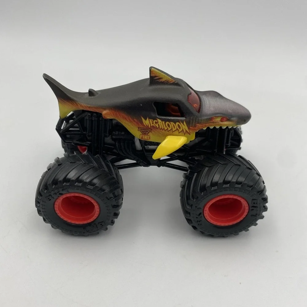 2020 Spin Master Monster Jam Fire & Ice Megalodon Truck BKT Tires Monster Truck‎